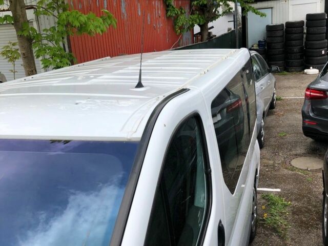 Белый Опель Виваро, объемом двигателя 2 л и пробегом 172 тыс. км за 3300 $, фото 3 на Automoto.ua