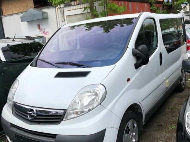 Белый Опель Виваро, объемом двигателя 2 л и пробегом 172 тыс. км за 3300 $, фото 4 на Automoto.ua