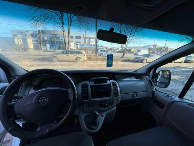 Белый Опель Виваро, объемом двигателя 2 л и пробегом 426 тыс. км за 5800 $, фото 14 на Automoto.ua