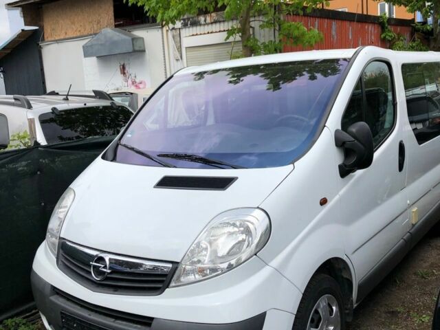 Белый Опель Виваро, объемом двигателя 2 л и пробегом 172 тыс. км за 3300 $, фото 5 на Automoto.ua
