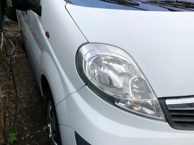 Белый Опель Виваро, объемом двигателя 2 л и пробегом 172 тыс. км за 3300 $, фото 2 на Automoto.ua