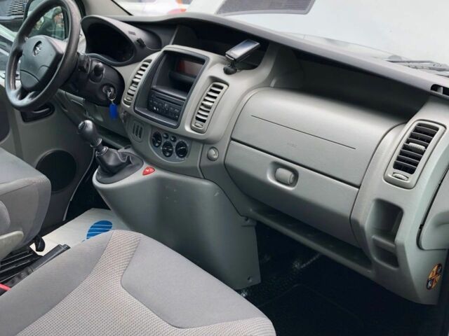 Белый Опель Виваро, объемом двигателя 2 л и пробегом 172 тыс. км за 3300 $, фото 17 на Automoto.ua