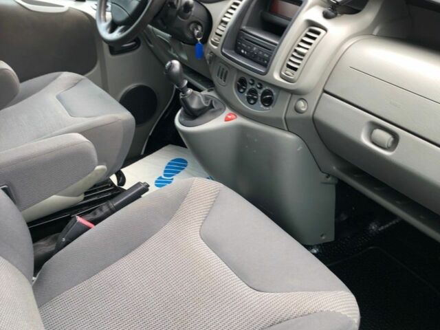 Белый Опель Виваро, объемом двигателя 2 л и пробегом 172 тыс. км за 3300 $, фото 16 на Automoto.ua