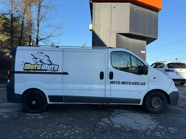 Белый Опель Виваро, объемом двигателя 2 л и пробегом 426 тыс. км за 5800 $, фото 6 на Automoto.ua