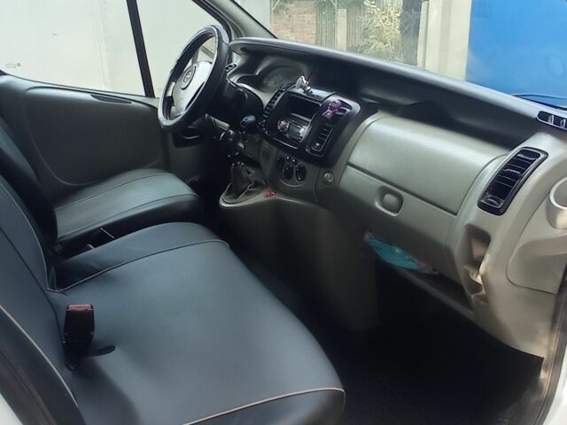 Белый Опель Виваро, объемом двигателя 2 л и пробегом 292 тыс. км за 8499 $, фото 6 на Automoto.ua