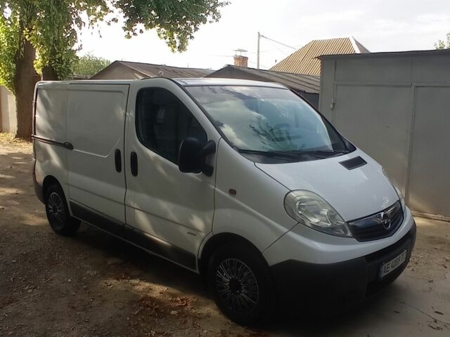 Белый Опель Виваро, объемом двигателя 2 л и пробегом 292 тыс. км за 8499 $, фото 3 на Automoto.ua