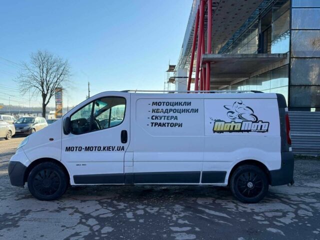 Белый Опель Виваро, объемом двигателя 2 л и пробегом 426 тыс. км за 5800 $, фото 2 на Automoto.ua