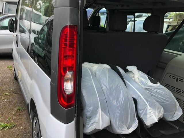 Белый Опель Виваро, объемом двигателя 2 л и пробегом 172 тыс. км за 3300 $, фото 8 на Automoto.ua