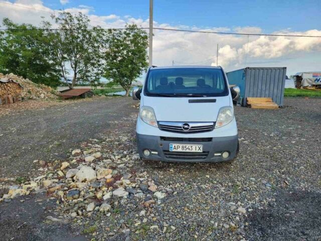 Белый Опель Виваро, объемом двигателя 2.5 л и пробегом 2 тыс. км за 5000 $, фото 1 на Automoto.ua