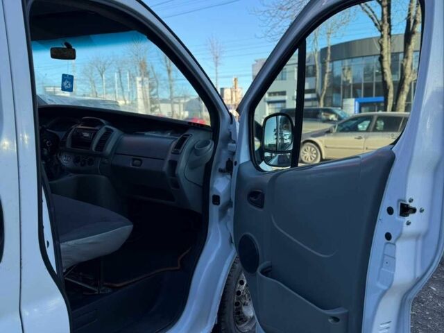 Белый Опель Виваро, объемом двигателя 2 л и пробегом 426 тыс. км за 5800 $, фото 19 на Automoto.ua