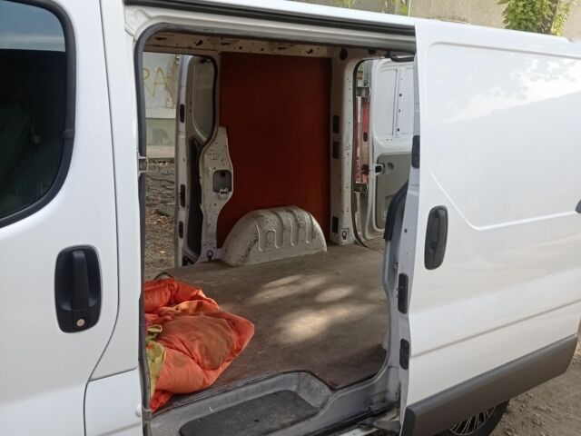 Белый Опель Виваро, объемом двигателя 2 л и пробегом 292 тыс. км за 8499 $, фото 7 на Automoto.ua