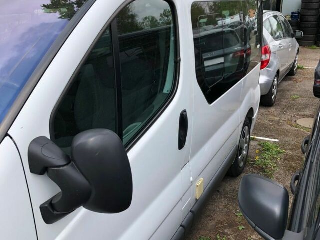 Белый Опель Виваро, объемом двигателя 2 л и пробегом 172 тыс. км за 3300 $, фото 1 на Automoto.ua