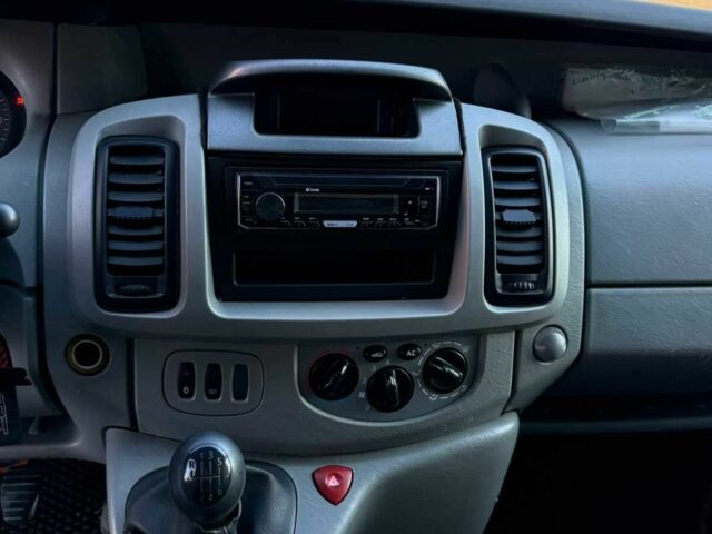 Белый Опель Виваро, объемом двигателя 2 л и пробегом 426 тыс. км за 5800 $, фото 15 на Automoto.ua