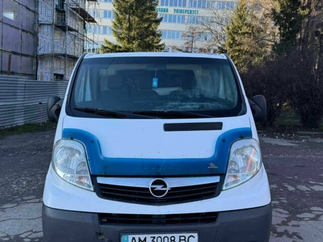 Белый Опель Виваро, объемом двигателя 2 л и пробегом 426 тыс. км за 5800 $, фото 3 на Automoto.ua