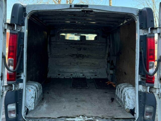 Белый Опель Виваро, объемом двигателя 2 л и пробегом 426 тыс. км за 5800 $, фото 10 на Automoto.ua