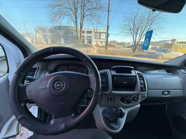 Белый Опель Виваро, объемом двигателя 2 л и пробегом 426 тыс. км за 5800 $, фото 17 на Automoto.ua