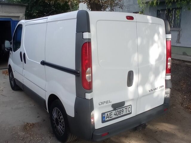 Белый Опель Виваро, объемом двигателя 2 л и пробегом 292 тыс. км за 8499 $, фото 2 на Automoto.ua