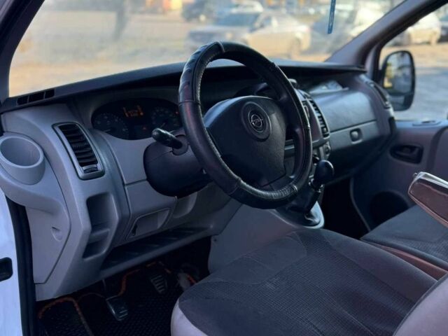 Белый Опель Виваро, объемом двигателя 2 л и пробегом 426 тыс. км за 5800 $, фото 13 на Automoto.ua