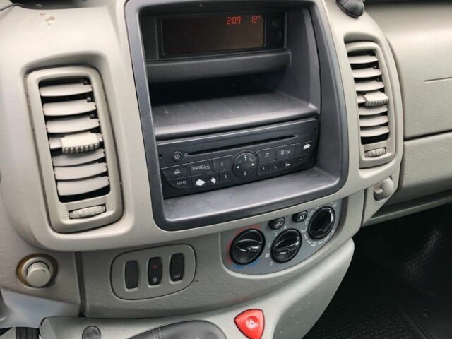 Белый Опель Виваро, объемом двигателя 2 л и пробегом 172 тыс. км за 3300 $, фото 9 на Automoto.ua