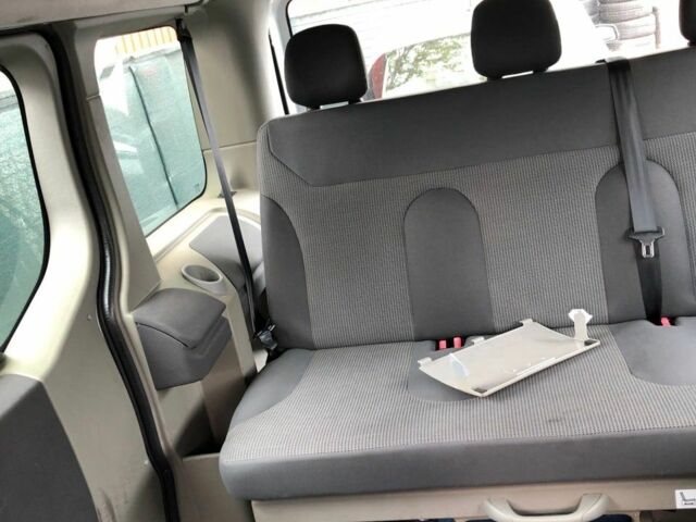 Белый Опель Виваро, объемом двигателя 2 л и пробегом 172 тыс. км за 3300 $, фото 6 на Automoto.ua