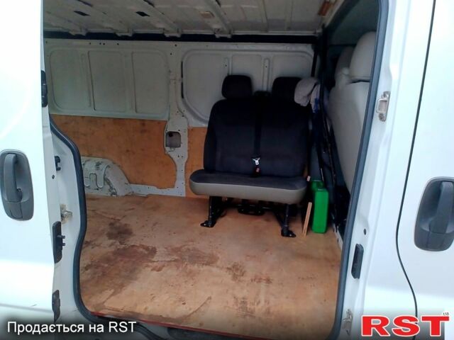 Белый Опель Виваро, объемом двигателя 2 л и пробегом 308 тыс. км за 8500 $, фото 7 на Automoto.ua