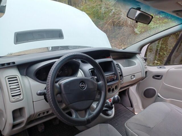 Белый Опель Виваро, объемом двигателя 2 л и пробегом 308 тыс. км за 8484 $, фото 6 на Automoto.ua