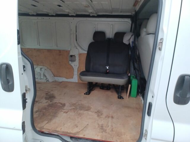 Белый Опель Виваро, объемом двигателя 2 л и пробегом 308 тыс. км за 8484 $, фото 4 на Automoto.ua