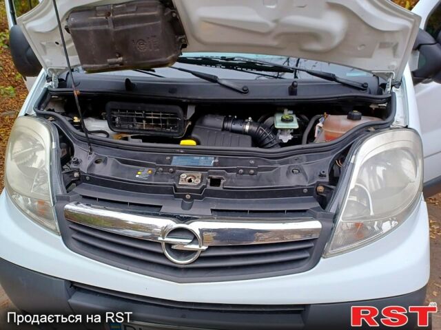 Белый Опель Виваро, объемом двигателя 2 л и пробегом 308 тыс. км за 8500 $, фото 6 на Automoto.ua
