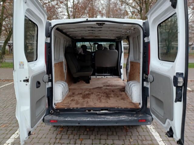 Белый Опель Виваро, объемом двигателя 2 л и пробегом 308 тыс. км за 8484 $, фото 3 на Automoto.ua