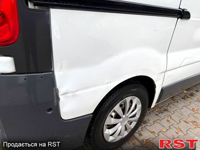 Белый Опель Виваро, объемом двигателя 2 л и пробегом 299 тыс. км за 8369 $, фото 6 на Automoto.ua