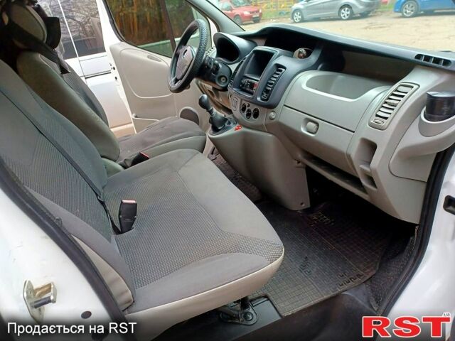 Белый Опель Виваро, объемом двигателя 2 л и пробегом 308 тыс. км за 8500 $, фото 5 на Automoto.ua