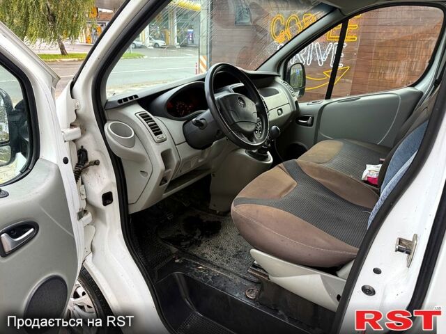 Белый Опель Виваро, объемом двигателя 2 л и пробегом 299 тыс. км за 8369 $, фото 7 на Automoto.ua