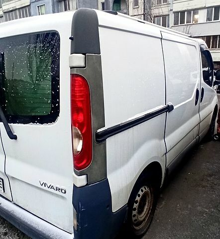 Белый Опель Виваро, объемом двигателя 2 л и пробегом 330 тыс. км за 10000 $, фото 1 на Automoto.ua