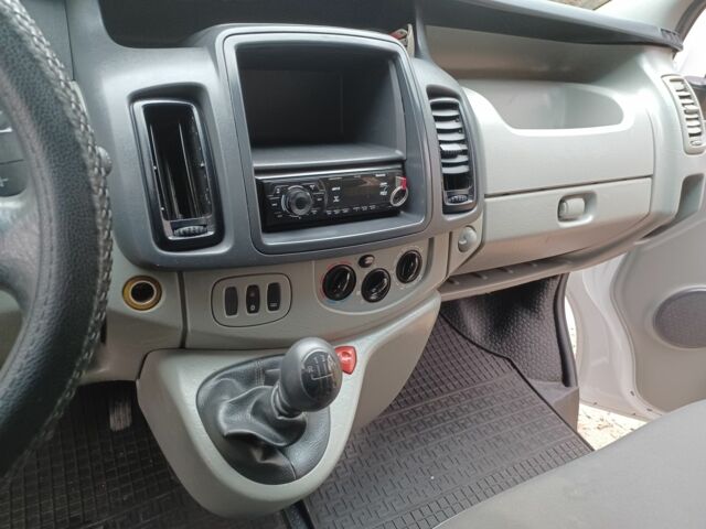 Белый Опель Виваро, объемом двигателя 2 л и пробегом 308 тыс. км за 8484 $, фото 9 на Automoto.ua