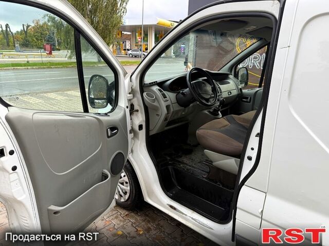 Белый Опель Виваро, объемом двигателя 2 л и пробегом 299 тыс. км за 8369 $, фото 2 на Automoto.ua