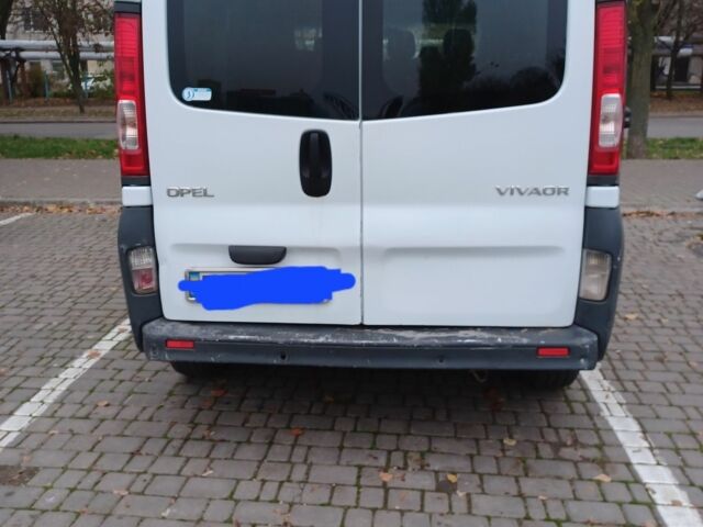 Белый Опель Виваро, объемом двигателя 2 л и пробегом 308 тыс. км за 8484 $, фото 2 на Automoto.ua