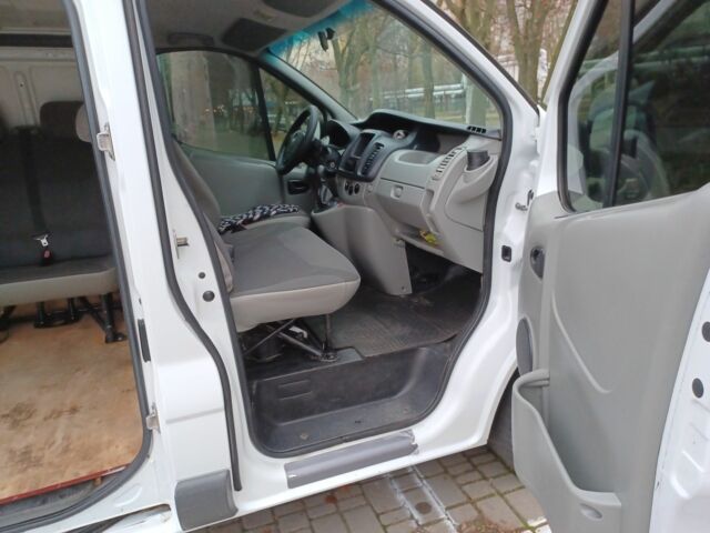 Белый Опель Виваро, объемом двигателя 2 л и пробегом 308 тыс. км за 8484 $, фото 5 на Automoto.ua