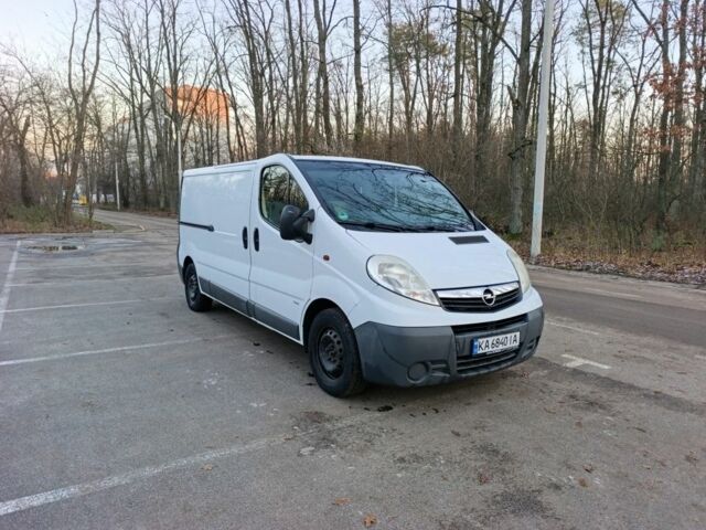 Білий Опель Віваро, об'ємом двигуна 2 л та пробігом 355 тис. км за 10000 $, фото 3 на Automoto.ua