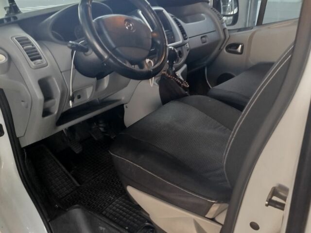 Белый Опель Виваро, объемом двигателя 0 л и пробегом 155 тыс. км за 11000 $, фото 5 на Automoto.ua