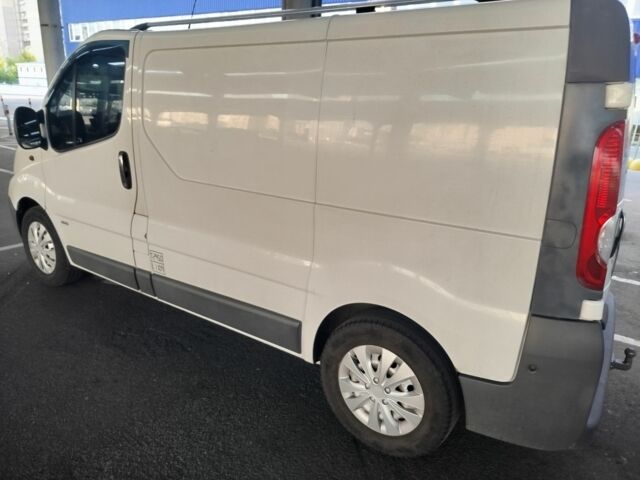 Белый Опель Виваро, объемом двигателя 0 л и пробегом 155 тыс. км за 11000 $, фото 8 на Automoto.ua