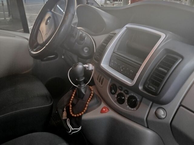 Белый Опель Виваро, объемом двигателя 0 л и пробегом 155 тыс. км за 11000 $, фото 4 на Automoto.ua