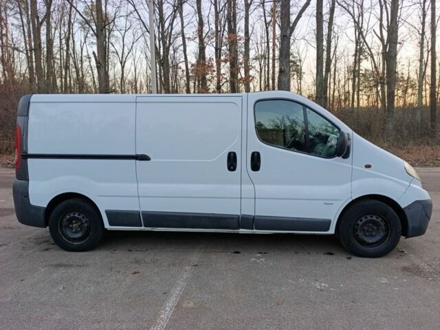 Білий Опель Віваро, об'ємом двигуна 2 л та пробігом 355 тис. км за 10000 $, фото 6 на Automoto.ua