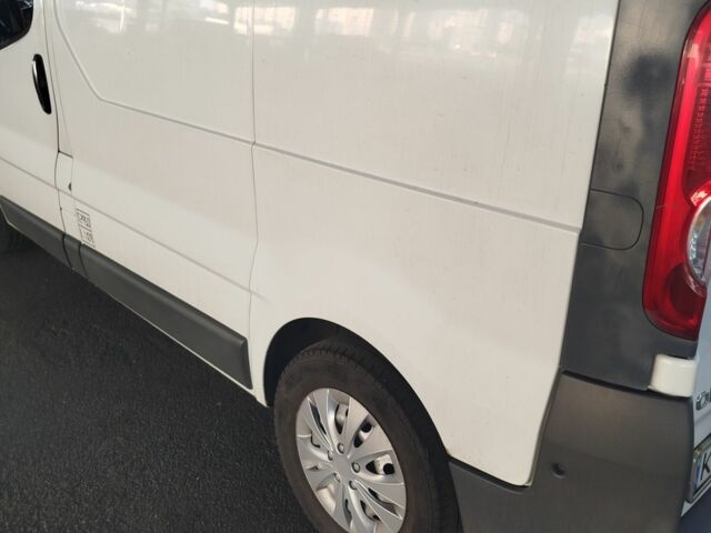 Белый Опель Виваро, объемом двигателя 0 л и пробегом 155 тыс. км за 11000 $, фото 7 на Automoto.ua