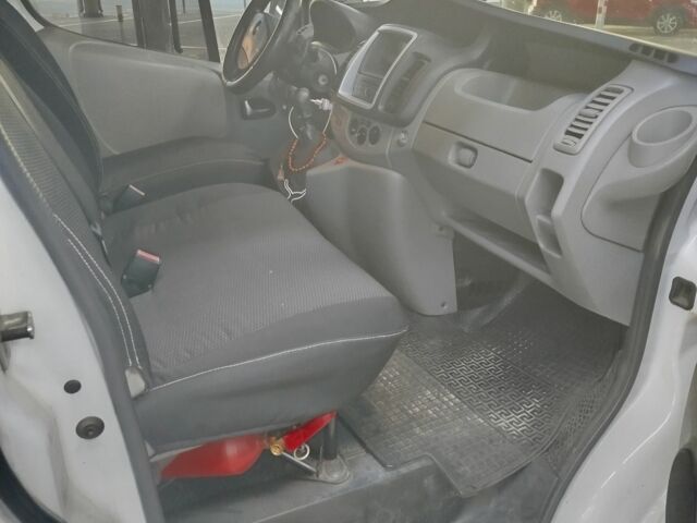 Белый Опель Виваро, объемом двигателя 0 л и пробегом 155 тыс. км за 11000 $, фото 2 на Automoto.ua