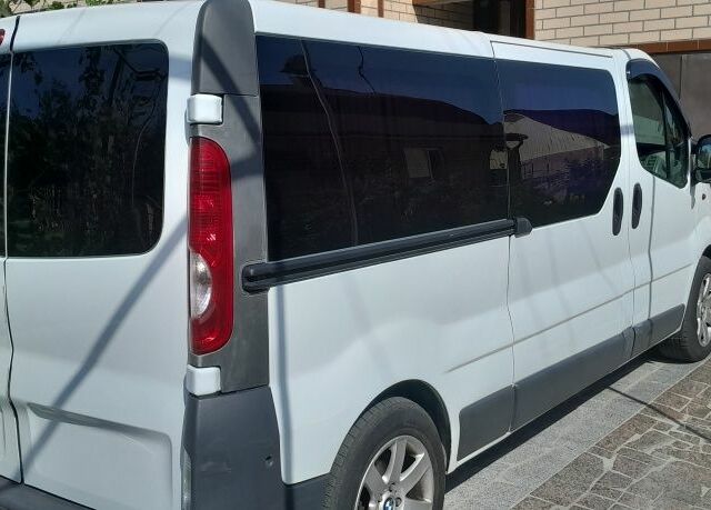 Белый Опель Виваро, объемом двигателя 2 л и пробегом 189 тыс. км за 9200 $, фото 6 на Automoto.ua