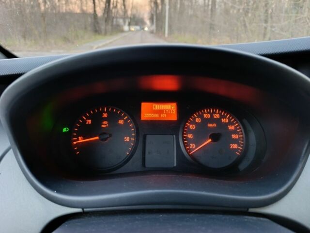 Білий Опель Віваро, об'ємом двигуна 2 л та пробігом 355 тис. км за 10000 $, фото 13 на Automoto.ua