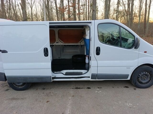 Білий Опель Віваро, об'ємом двигуна 2 л та пробігом 355 тис. км за 10000 $, фото 10 на Automoto.ua