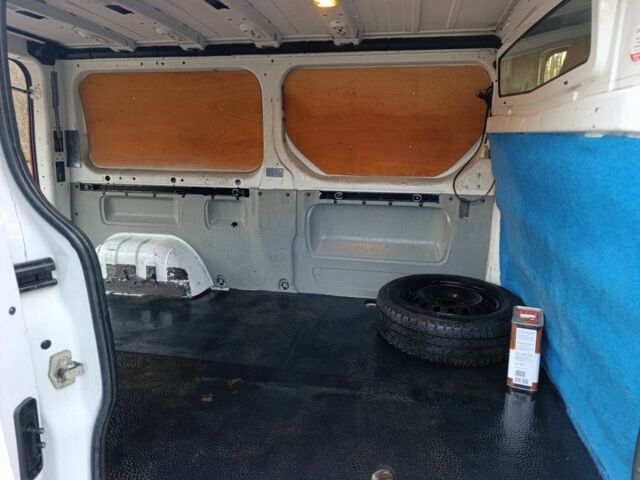 Білий Опель Віваро, об'ємом двигуна 2 л та пробігом 355 тис. км за 10000 $, фото 9 на Automoto.ua