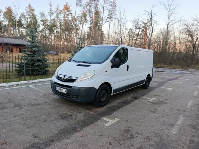Білий Опель Віваро, об'ємом двигуна 2 л та пробігом 355 тис. км за 10000 $, фото 2 на Automoto.ua