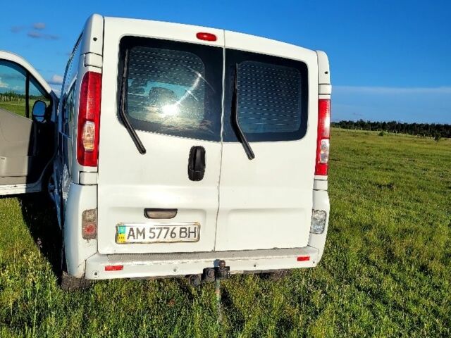 Белый Опель Виваро, объемом двигателя 2.5 л и пробегом 407 тыс. км за 9000 $, фото 10 на Automoto.ua